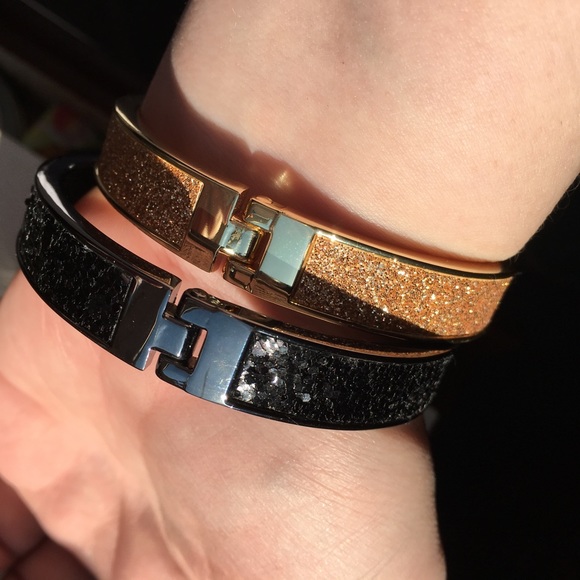 Set of two shimmery bracelets - Picture 6 of 8